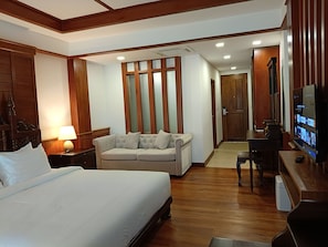 Premier Double Room, Non Smoking, River View | Premium bedding, individually decorated, desk, blackout curtains - Phubarn VimarnVangvieng Resort (Vang Vieng)