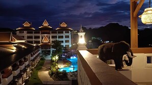A hotel with multiple buildings, a swimming pool, and a decorative elephant statue. - Phubarn VimarnVangvieng Resort (Vang Vieng)