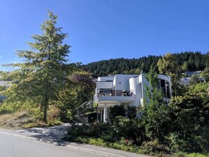 Exterior - White Diamond Luxury Home & Apt Views a plenty (Queenstown)