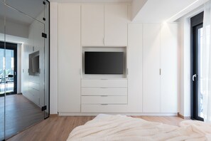 1 bedroom, in-room safe, individually decorated, individually furnished