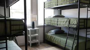 3 bedrooms, desk, WiFi