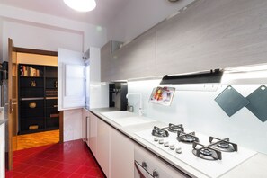 Comfort Apartment | Private kitchen | Full-size fridge, oven, stovetop, dishwasher - notaMi - Trendy Corner Fashion District (Milan)