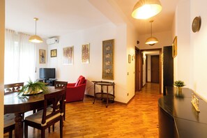 Comfort Apartment | Living area | 37-inch flat-screen TV with digital channels - notaMi - Trendy Corner Fashion District (Milan)