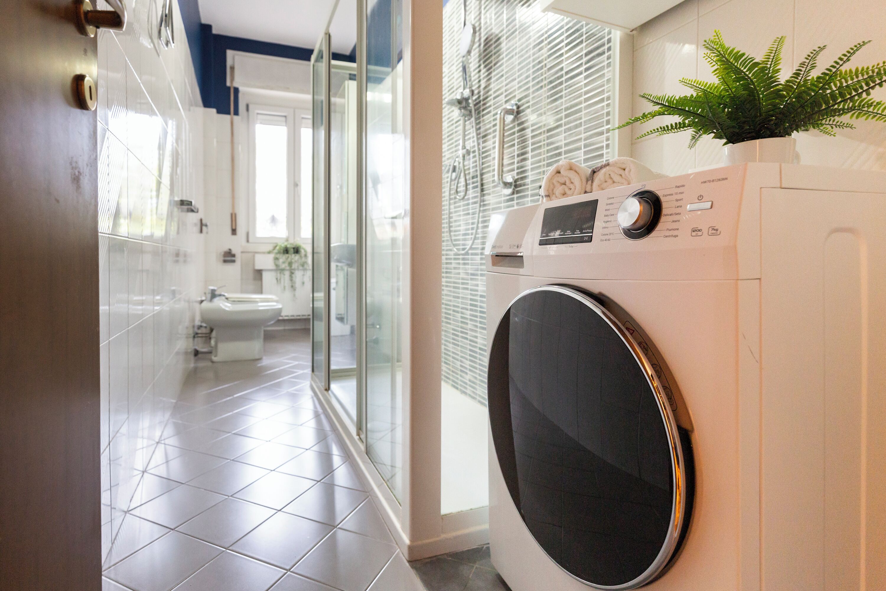 Appartement Confort | Salle de bain | Douche, douche à « effet pluie », articles de toilette gratuits