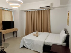 2 bedrooms, WiFi, bed sheets - Cozy 2-bedroom condo with AC and WiFi in  MOA (PASAY CITY)