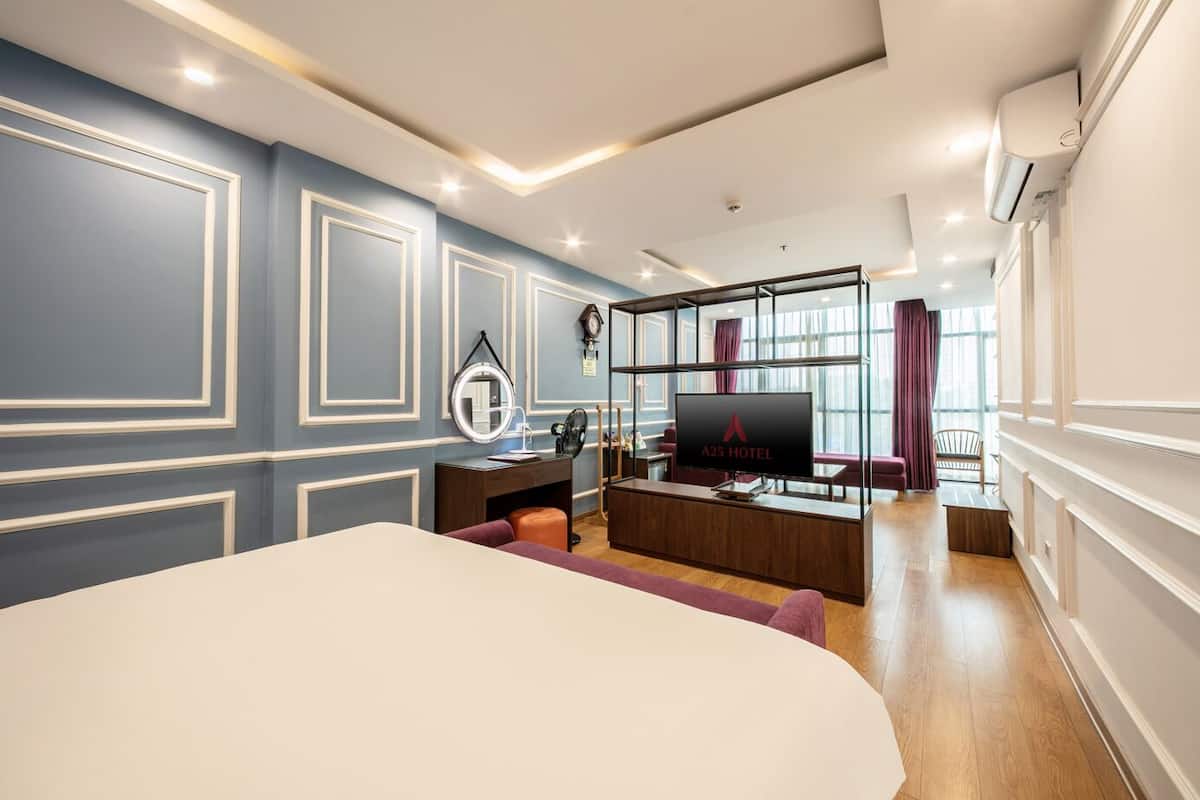 Deluxe Suite Double | 1 bedroom, minibar, in-room safe, blackout drapes