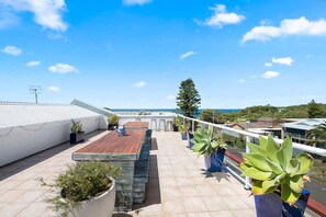 Outdoor dining - Norah Head Beachside living with Private rooftop (Norah Head)