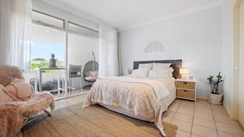 4 bedrooms, iron/ironing board, travel cot, free WiFi