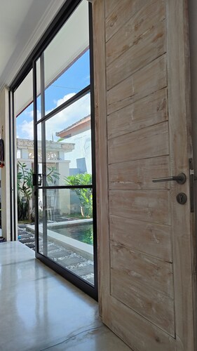 Charming 2-bedroom villa in enjoyable Buleleng with Private Pool for Long Stay