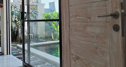 Charming 2-bedroom villa in enjoyable Buleleng with Private Pool for Long Stay