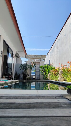 Pool - Charming 2-bedroom villa in enjoyable Buleleng with Private Pool for Long Stay (Buleleng)