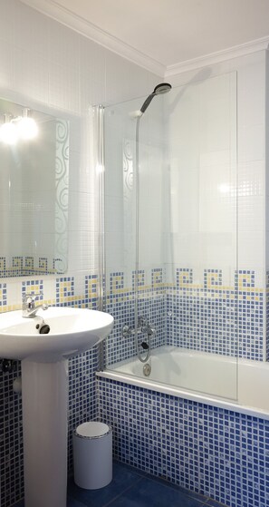 Shower, hair dryer, towels - 11A02 Casa RTPG  6p (Castrillon)