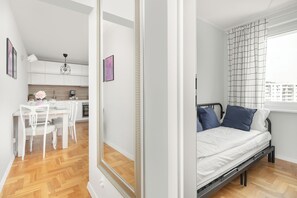 Apartemen, 2 kamar tidur, balkon | 2 kamar tidur dan dilengkapi dengan perabotan berbeda-beda