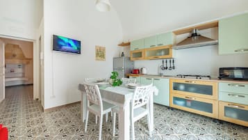 家庭公寓, 1 間臥室 (Casa Vacanze L'Aspidistra) | 私人廚房 | 電冰箱、烤箱、爐台、咖啡機/沖茶器