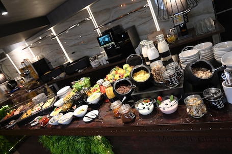 包含每日自助早餐