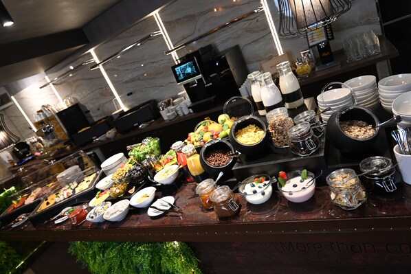 Petit déjeuner en libre-service compris tous les jours