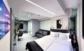 Traditionelt dobbeltværelse | Allergivenligt sengetøj, pengeskab på værelset, skrivebord