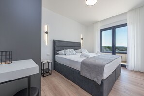 4 bedrooms, free WiFi, bed sheets
