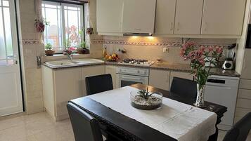 House, 1 Bedroom, Patio, Garden View | Tempat makan