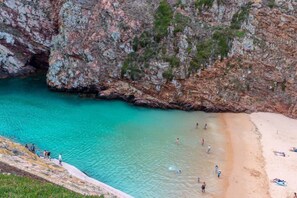 A coastal beach with rocky cliffs and clear turquoise water. - Sun And Ocean House With 2 Bathrooms (Alcobaça)