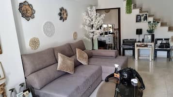 House, 1 Bedroom, Patio, Garden View | Ruang tamu