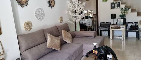 House, 1 Bedroom, Patio, Garden View | Living area
