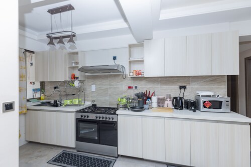 Elegant 3-Bed Condo with Pool, Gym & WiFi in Central Nairobi