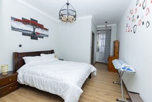 3 chambres, fer et planche à repasser, Wi-Fi gratuit, draps fournis