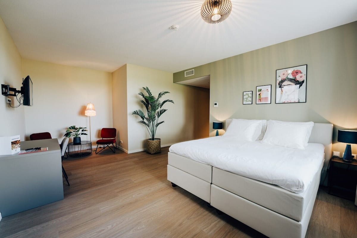 1 chambre, bureau, espace de travail pour ordinateur portable