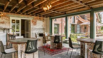 8 bedrooms, Internet