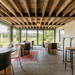 8 bedrooms, Internet