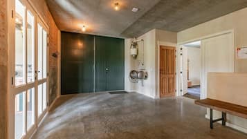 8 bedrooms, Internet