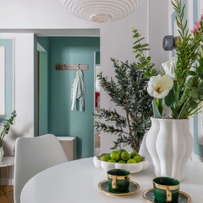 Apartment - Holt s Sublime Minty Fresh 1BR on the Park (Bucharest)