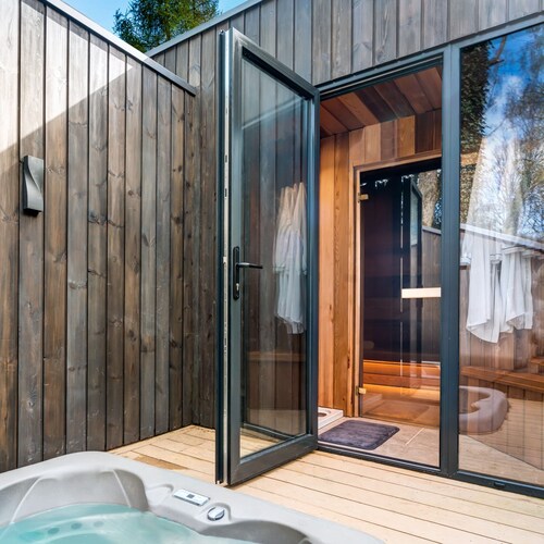 Fawns Keep - Hot Tub and Sauna Retreat