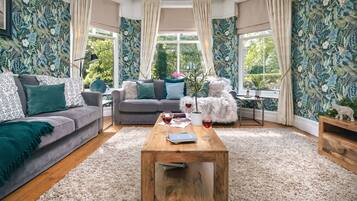 House | 8 bedrooms, Internet