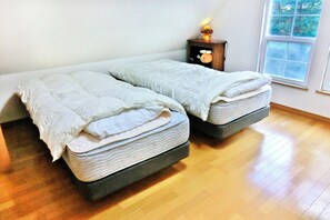 3 bedrooms, desk, free WiFi, bed sheets