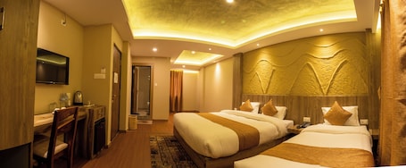 Luxury Triple Room, City View | Hypo-allergenic bedding, individually decorated, individually furnished