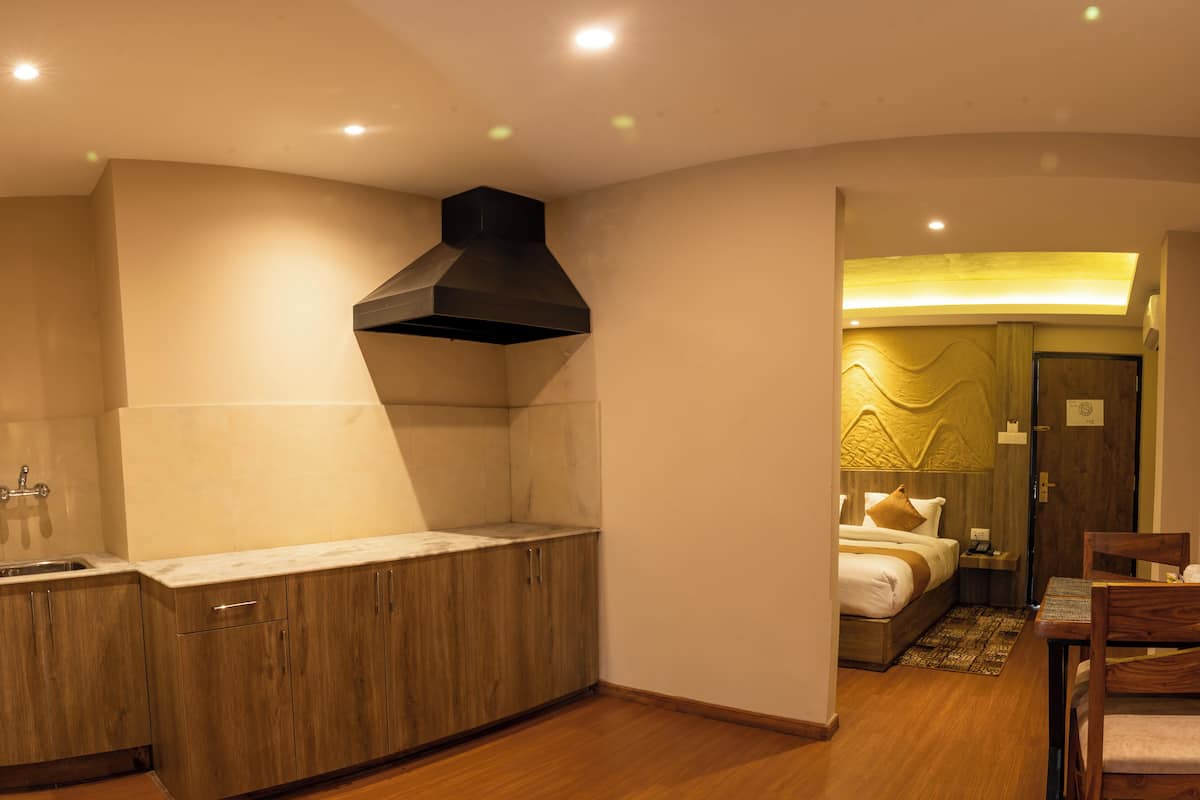 Appartamento Premium, balcone, vista città | 1 camera, biancheria da letto ipoallergenica, con stile personalizzato