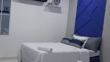 1 bedroom, bed sheets