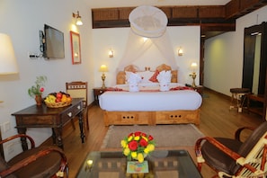 Comfort-Doppelzimmer, Balkon, Hügelblick