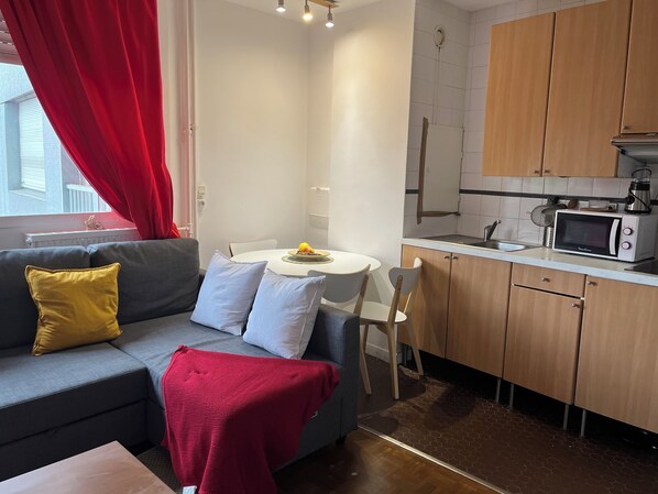 Living area - Studio Proche de la Place de la Nation (Paris)