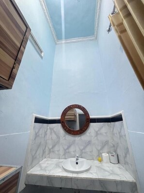 Standard Room, Private Bathroom | Bathroom - Banera Gili Homestay (Gili Trawangan)