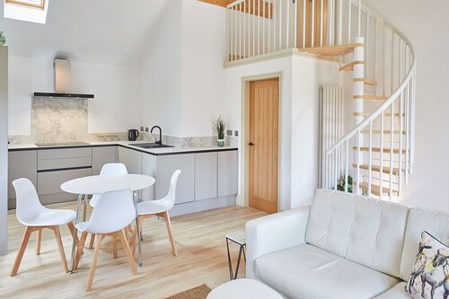 Host Stay Sunshine Cottage