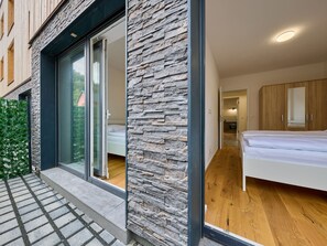 2 bedrooms, iron/ironing board, WiFi