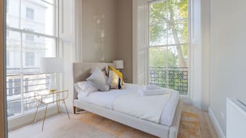 2 bedrooms, desk, iron/ironing board, WiFi