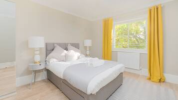 2 bedrooms, desk, iron/ironing board, WiFi