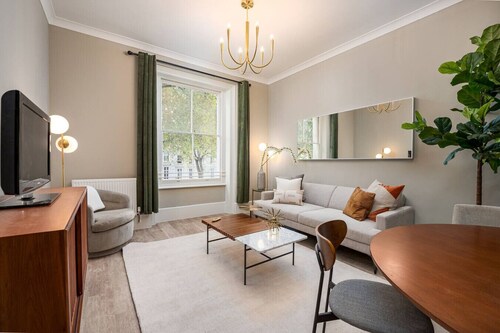 Incredible Hyde Park Apartment (PS5)