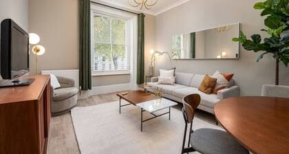 Incredible Hyde Park Apartment (PS5)