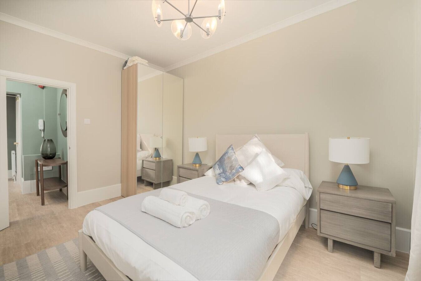 2 bedrooms, desk, iron/ironing board, WiFi