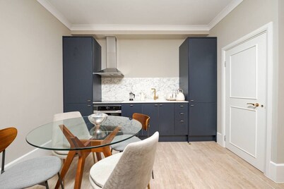 Gorgeous Apartment by the Park (PS6)